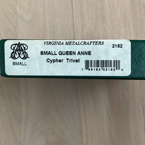 Queen Anne Cypher Trivet - Virginia Metalcrafters - Picture 6 of 7